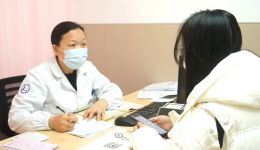 人生初见 | 尴尬了！广场舞池中，她跳着跳着就流下……